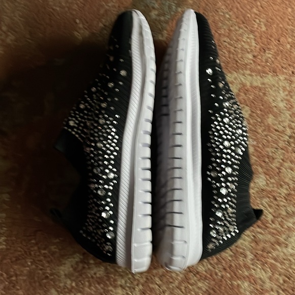 Women’s size 40 black studded pull on shoes - Picture 3 of 6